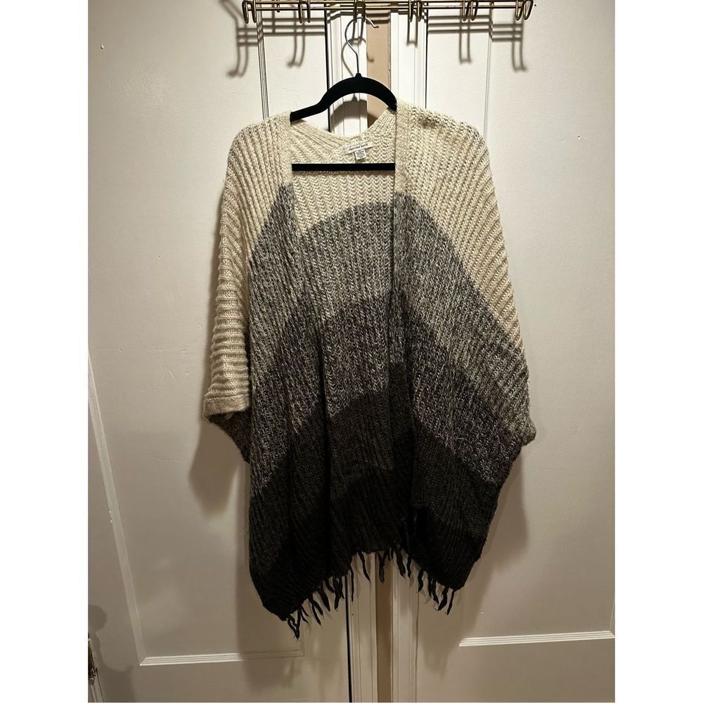 American Eagle Knitted Medium Grey White Cardigan